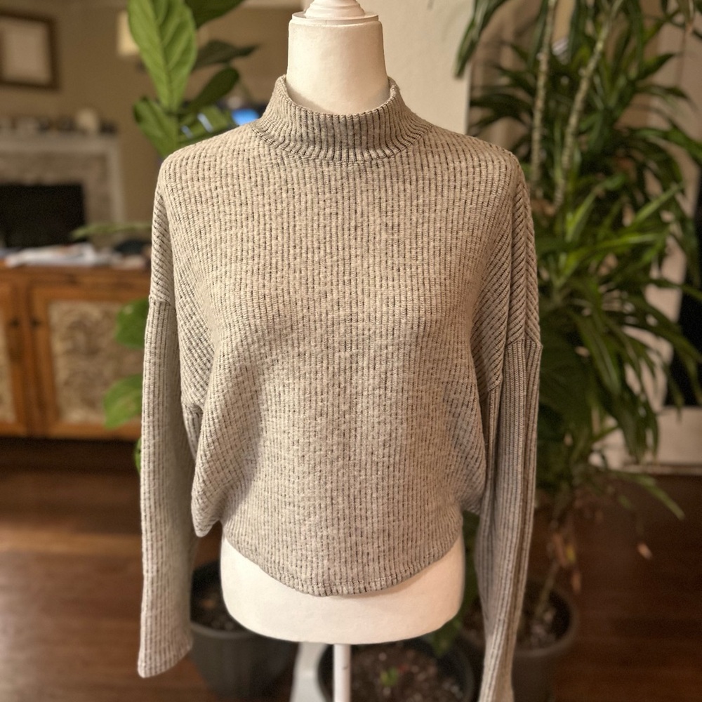 Lulu's Gray Ribbed Turtleneck Sweater - Picture 1 of 3